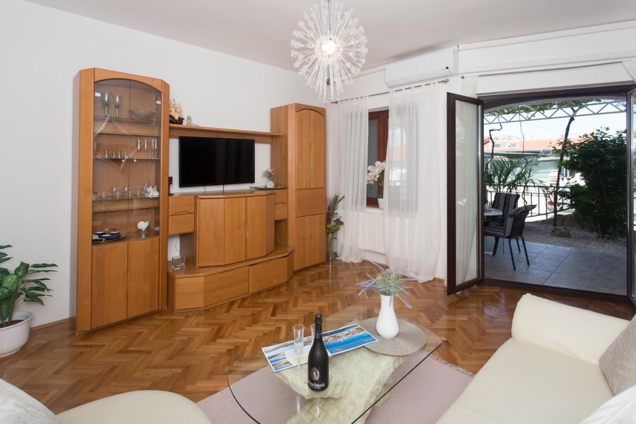 Apartmani Stanic Seget Vranjica Room photo