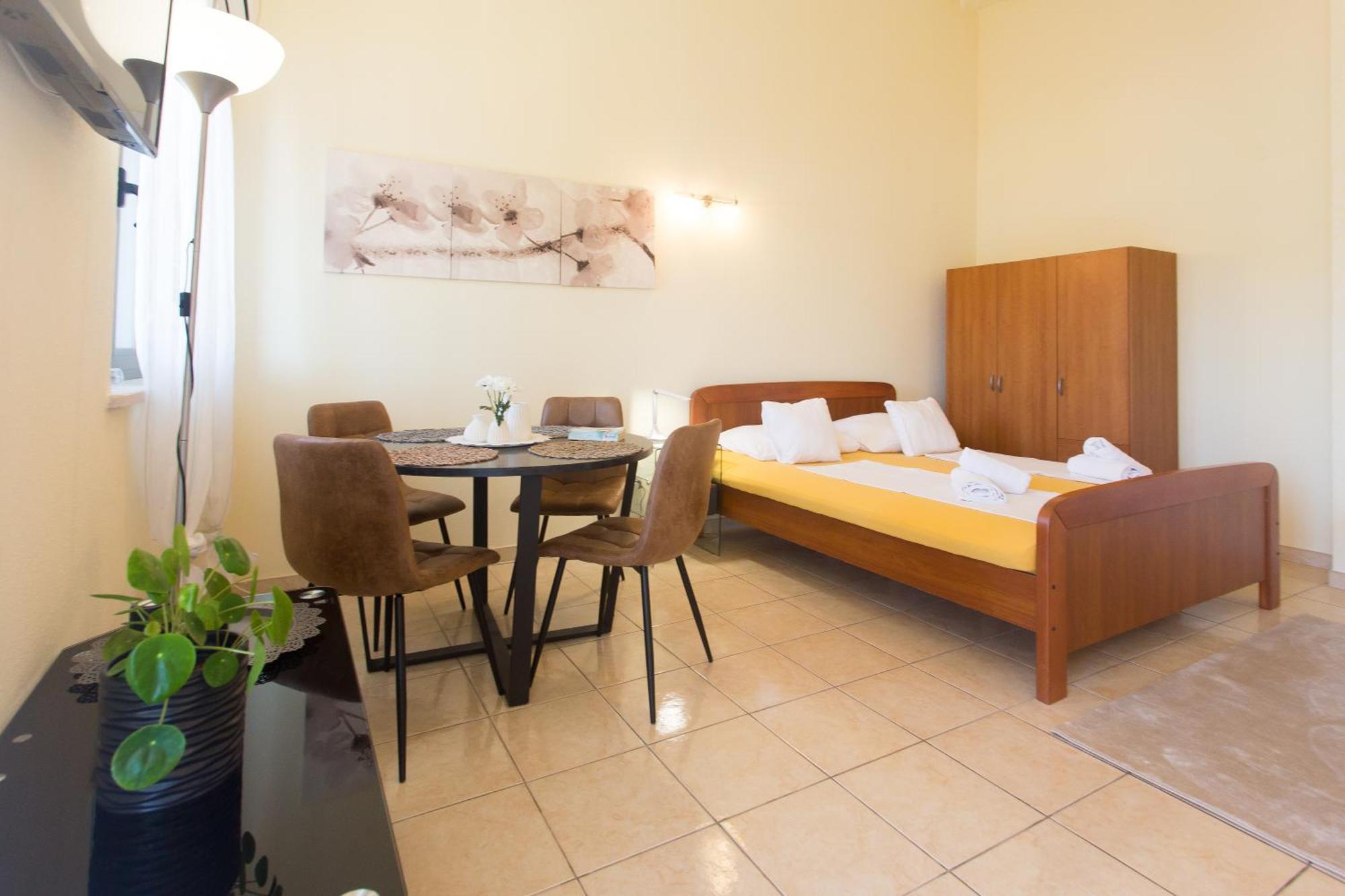 Apartmani Stanic Seget Vranjica Room photo