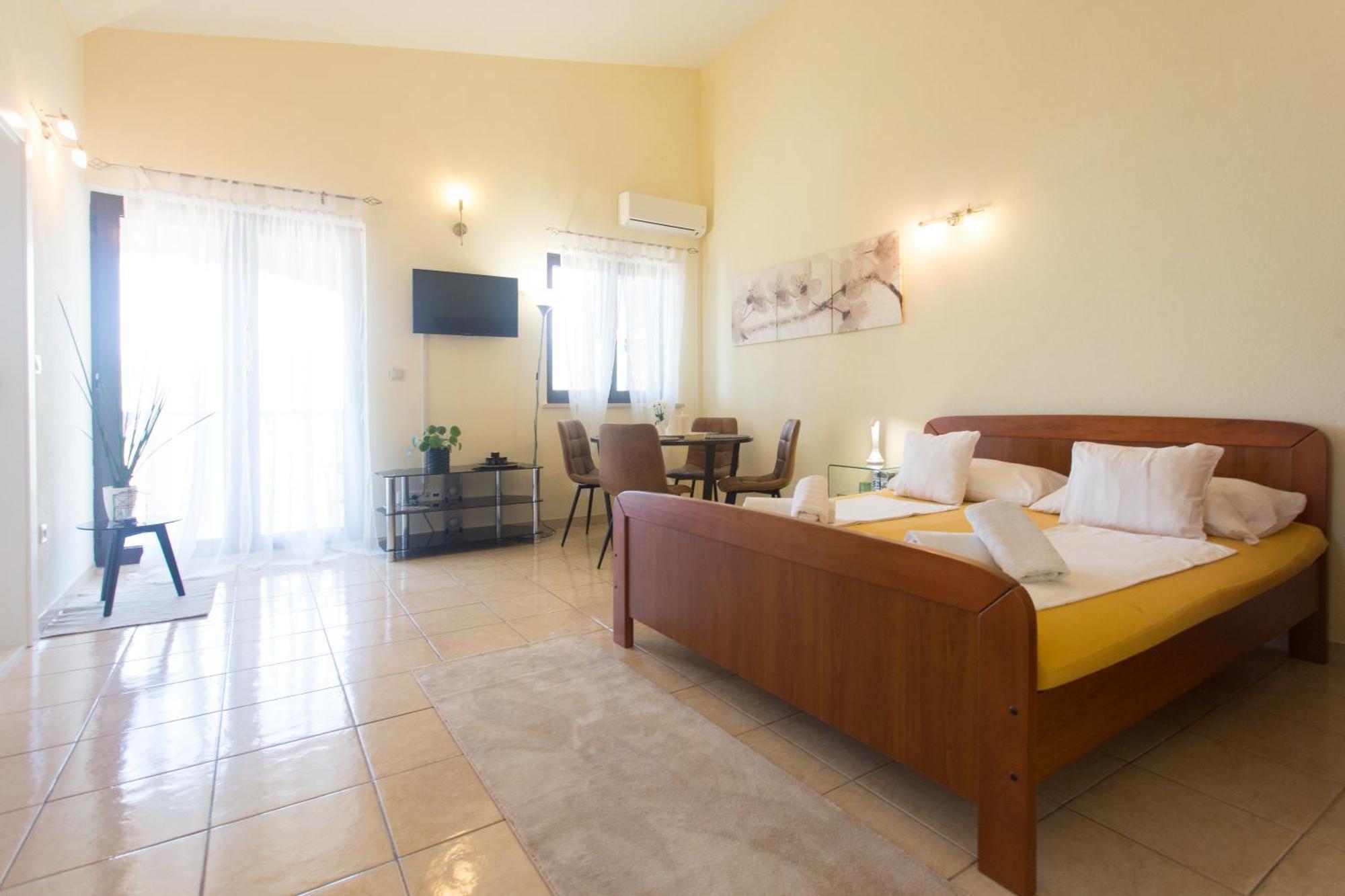 Apartmani Stanic Seget Vranjica Room photo
