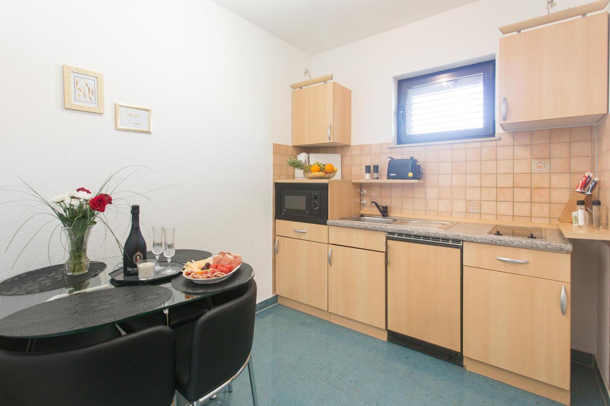 Apartmani Stanic Seget Vranjica Room photo